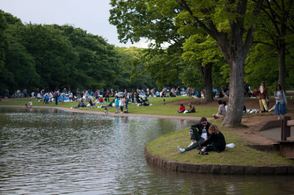 都会のオアシス代々木公園 緑の中でのんびりデート